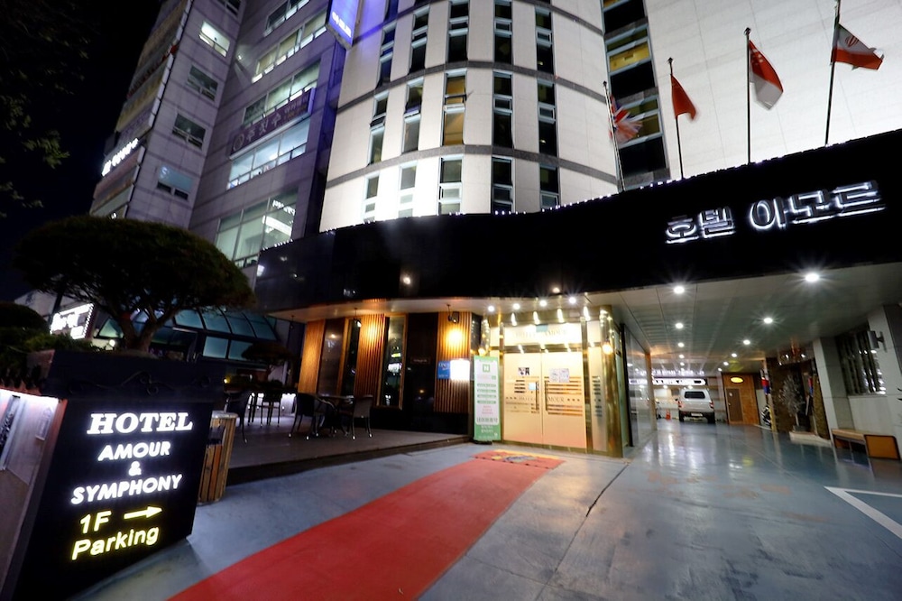 Hotel Amour Symphony 44/49