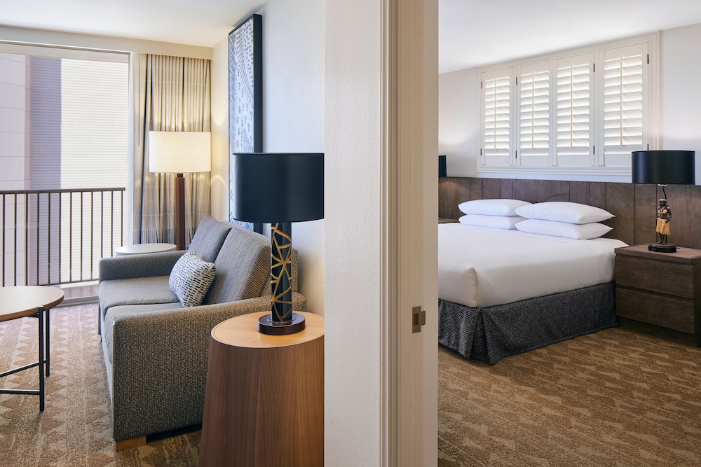 Embassy Suites By Hilton Waikiki Beach Walk 18/42