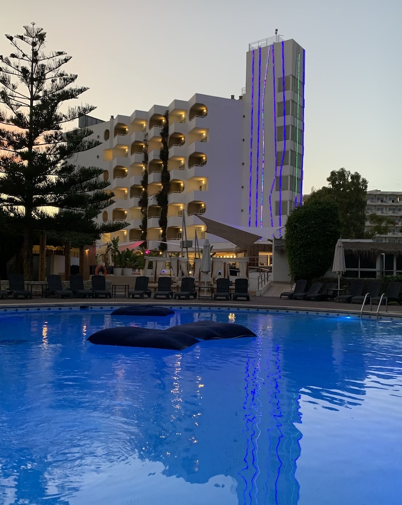 BG Hotel Pamplona 45/46