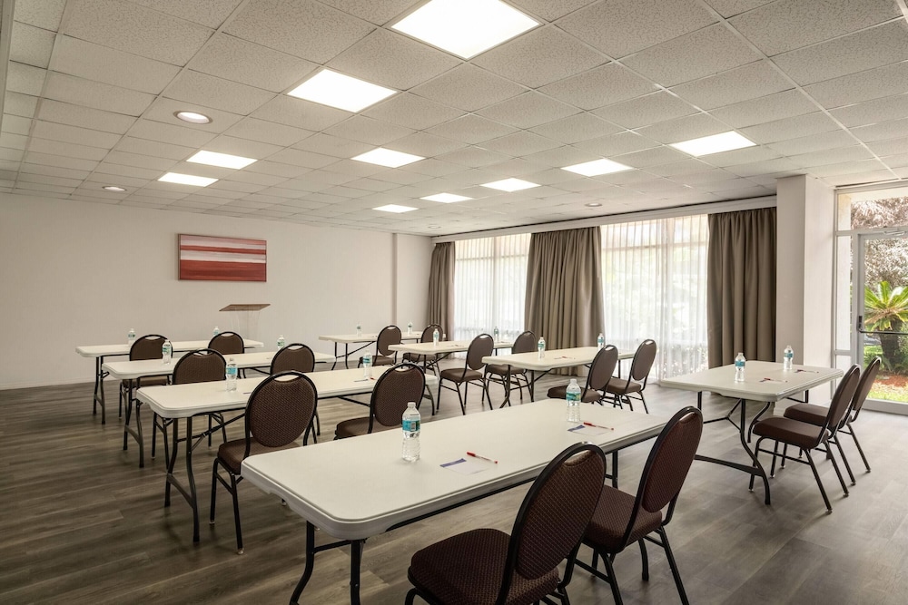 Ramada by Wyndham Cocoa 47/59