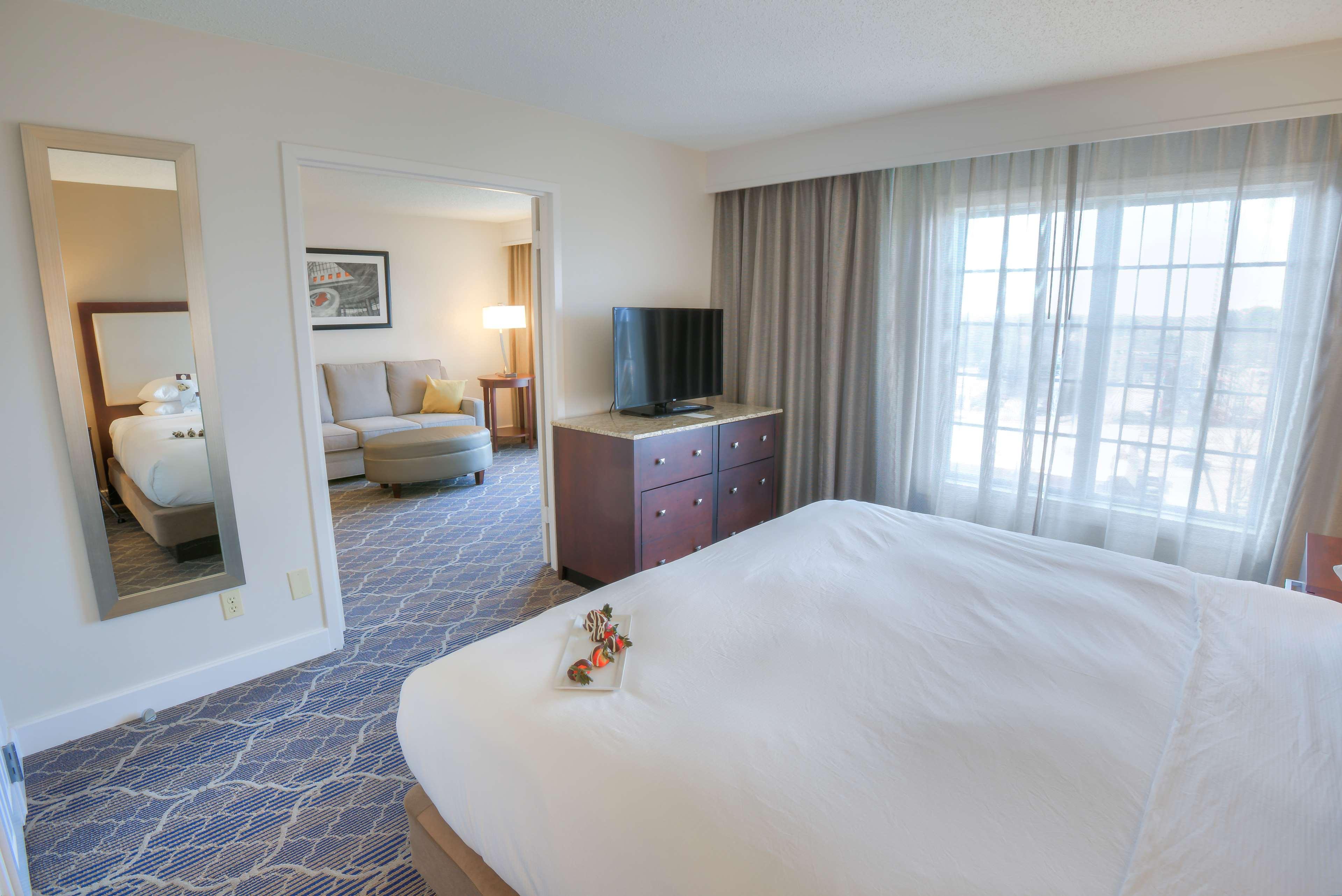 INTERIOR, 2 ROOMS, SUITE, KING BED, BALCONY