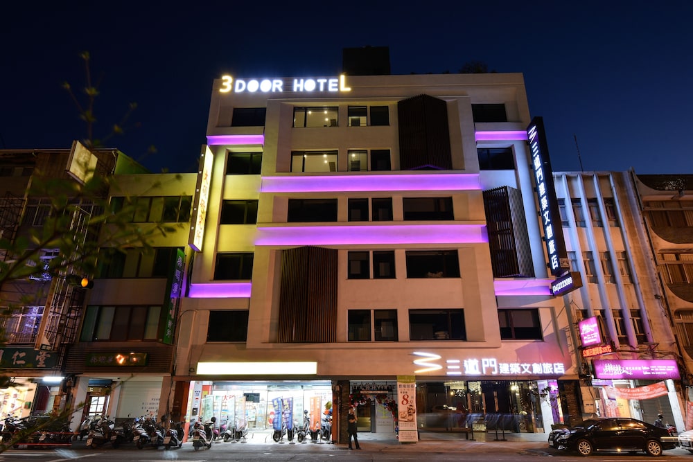 3 Door Hotel 2/76