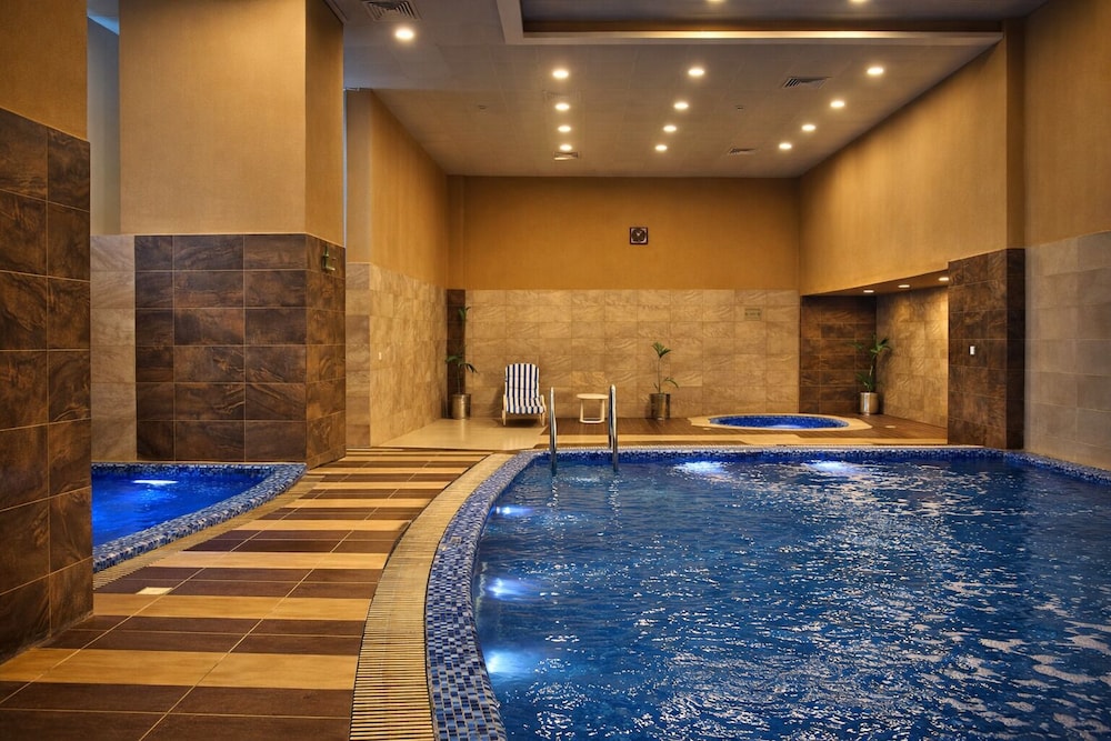 Centaurus Hotel Suites 17/42