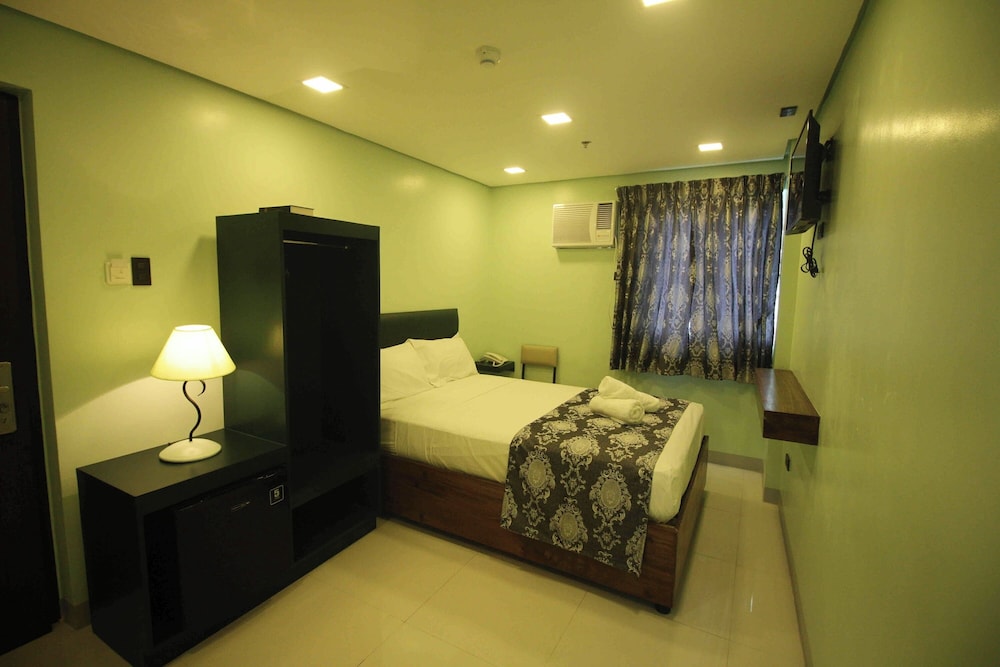 Belltower CSheLi Suites Bantay - Vigan by ZUZU 67/83