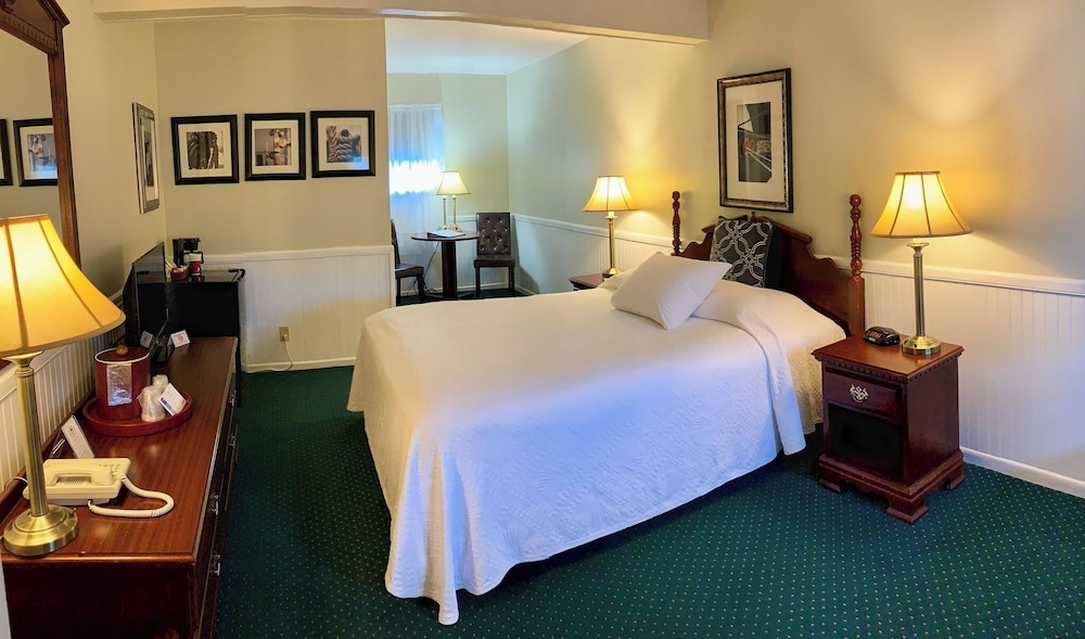 CEDAR CREST INN 9/24