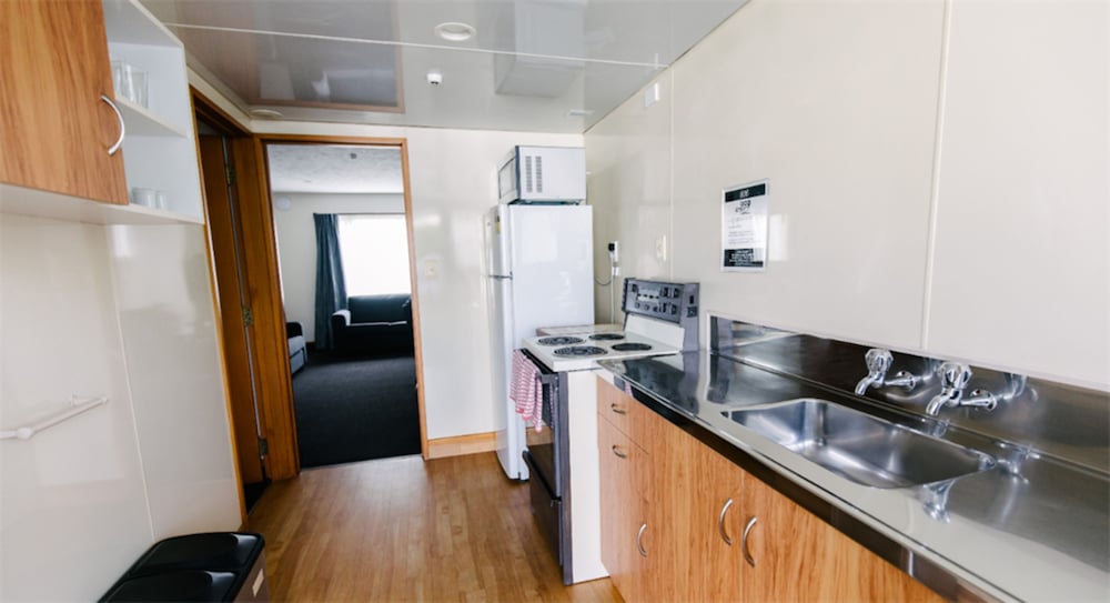Airport Gateway Motor Lodge 44/58