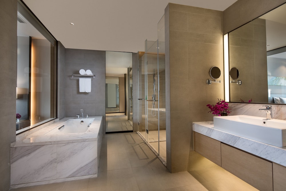 HOLIDAY INN NANJING HARBOUR 15/76
