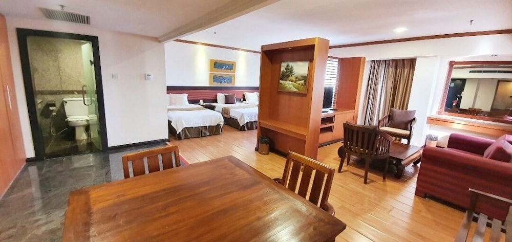 Margherita Plaza Hotel 49/63