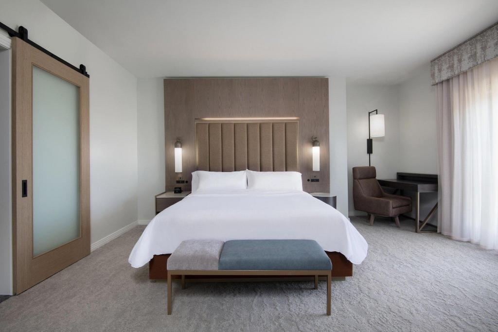 1 Bedroom, Presidential, Suite, King Bed, Golf Course View