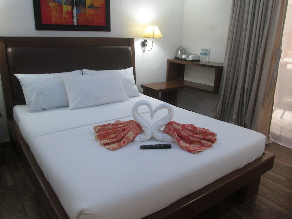 3 BEDROOMS, VIP, SUITE