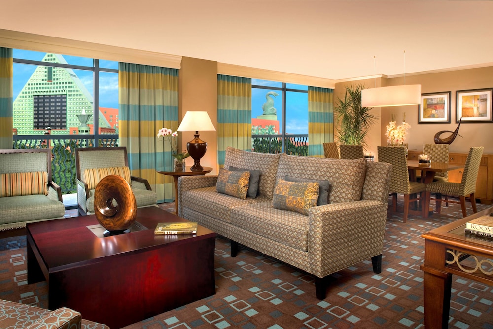Walt Disney World Swan Resort 34/65
