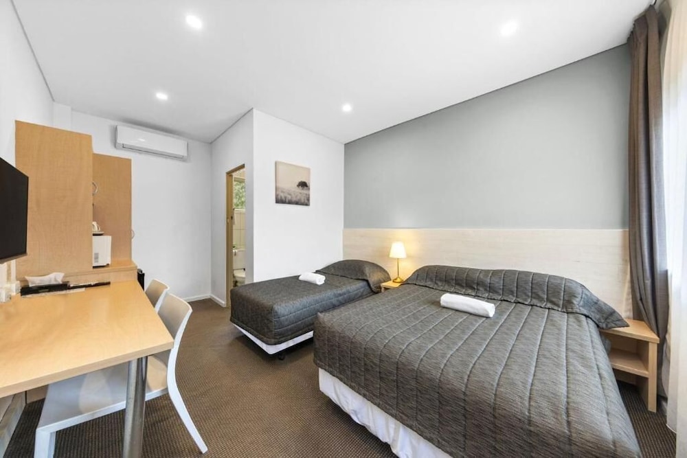 Westside Motor Inn 37/57