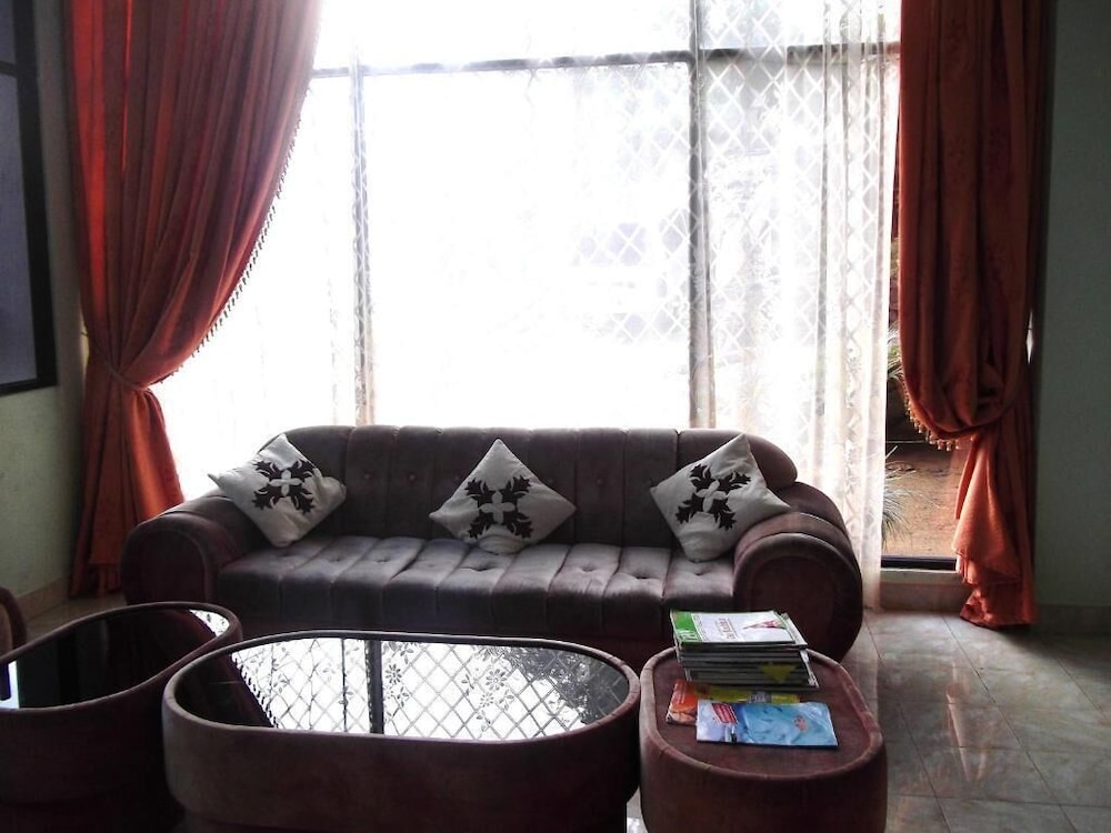 Majestic Tourist Hotel 31/49