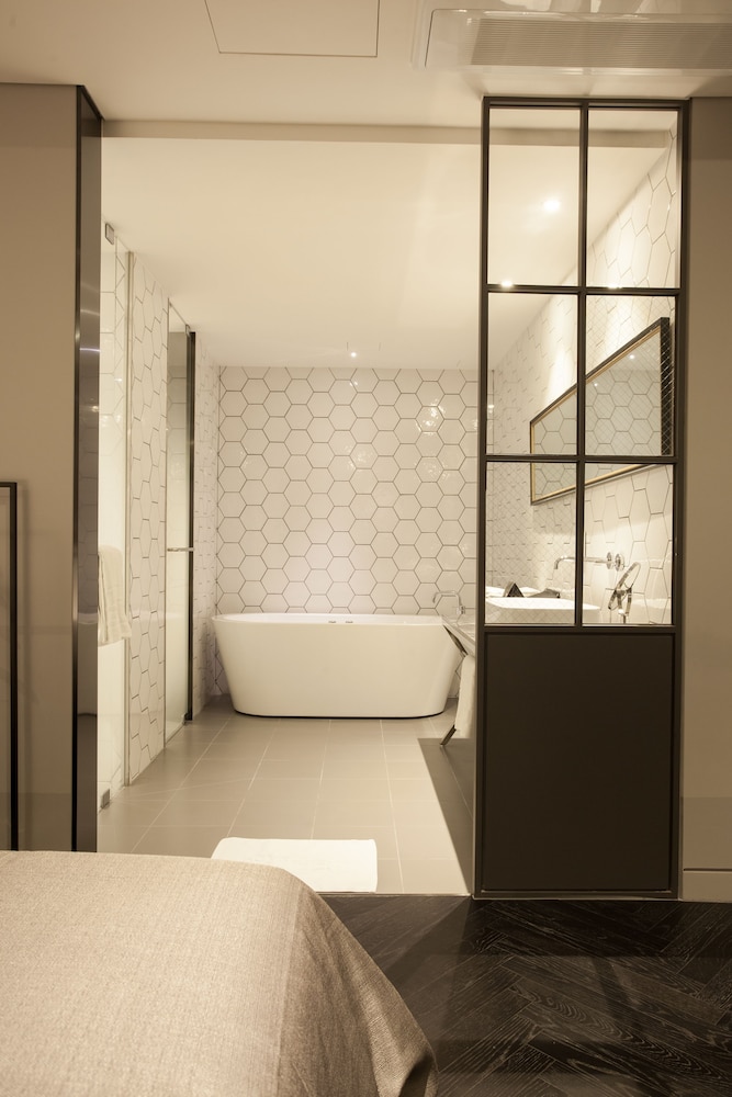 Gaden Hotel 8/56