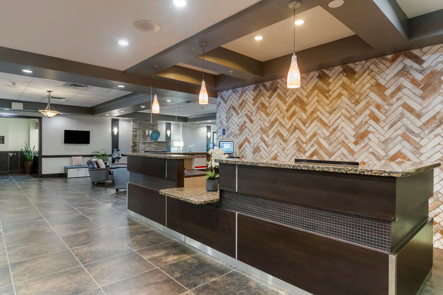 Best Western Plus Chocolate Lake Hotel 7/80