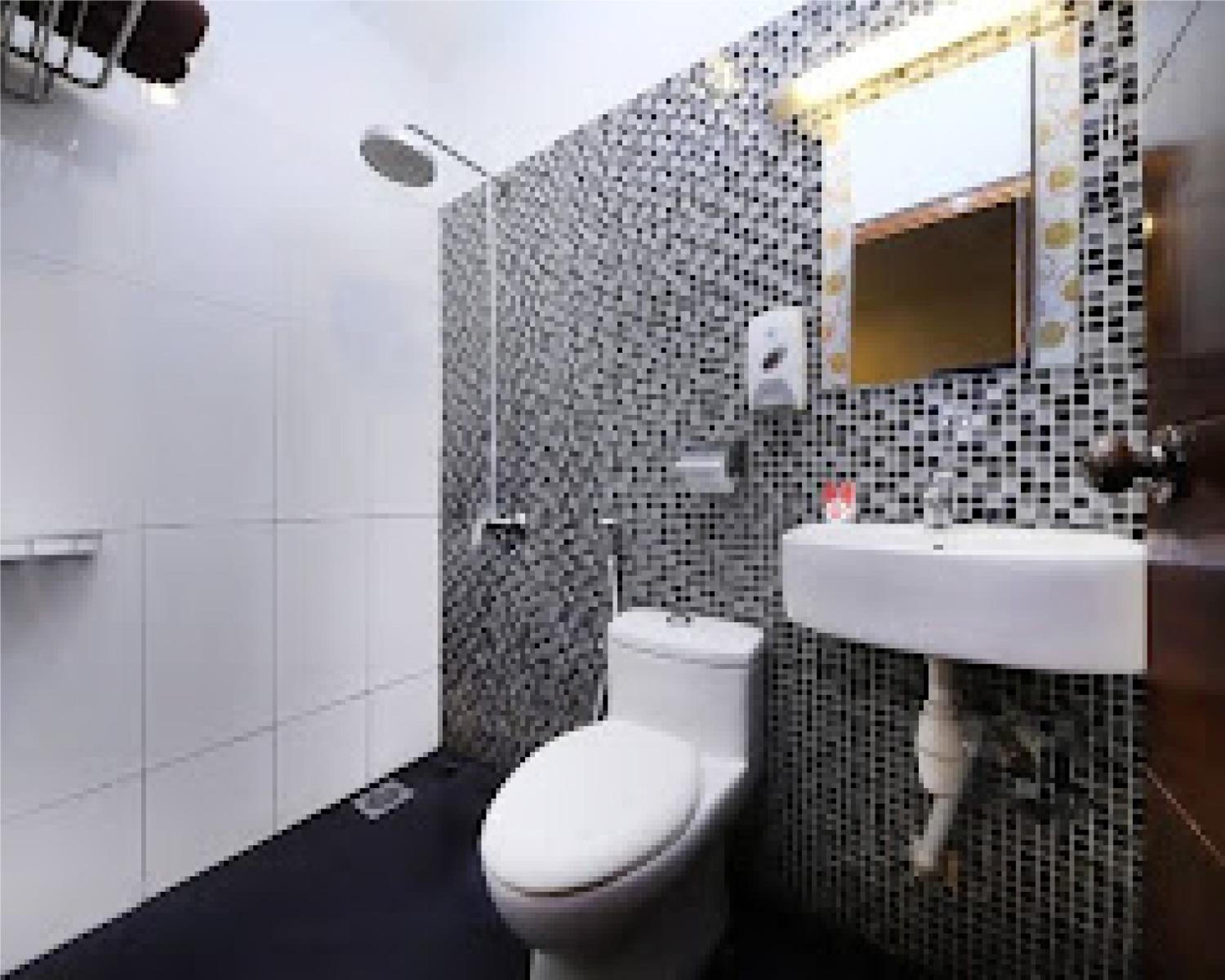 Oyo 108 Golden Palace Hotel 45/50