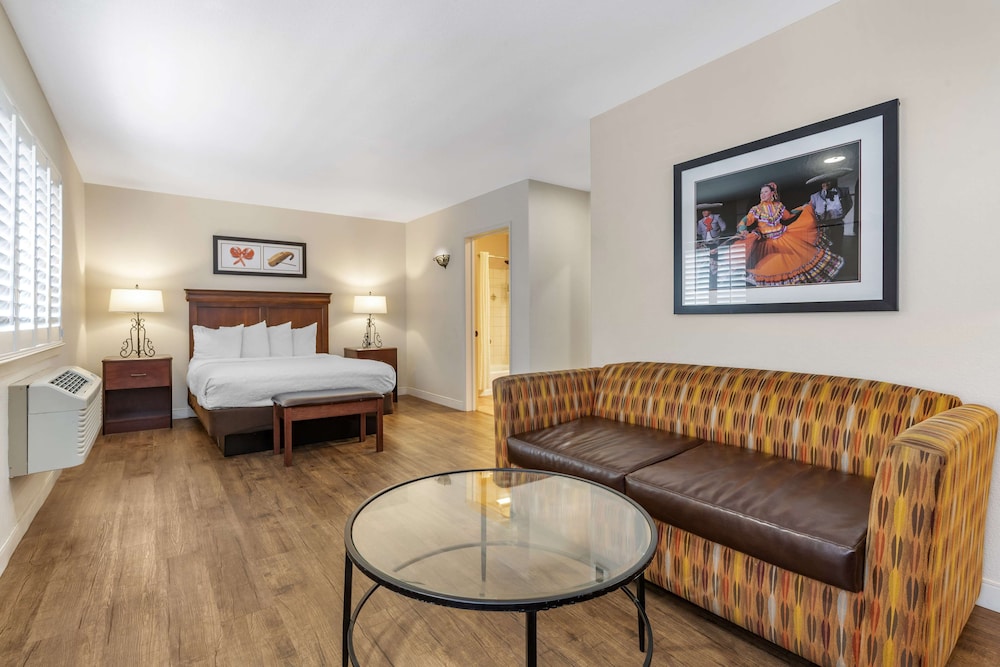 Best Western Rose Garden Inn 28/37