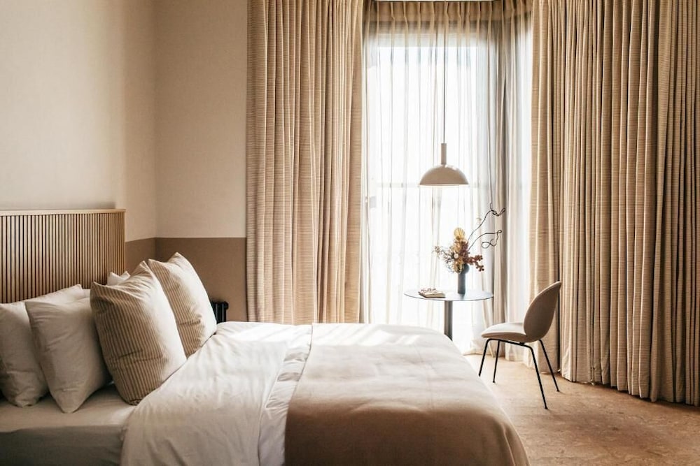 Port Hotel Eastbourne 29/58