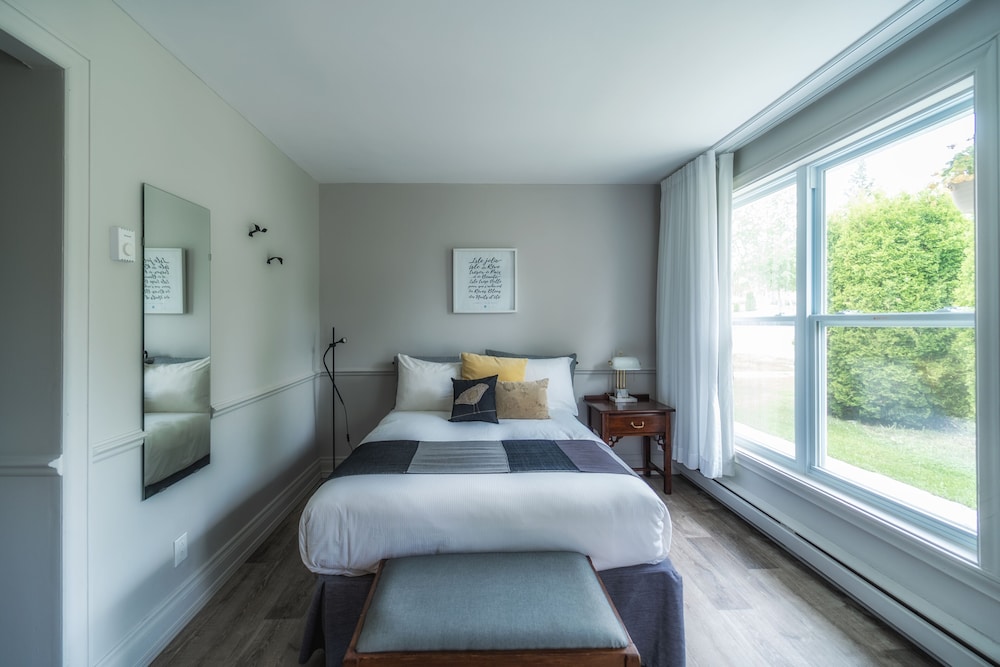 MOTEL, DOUBLE BED