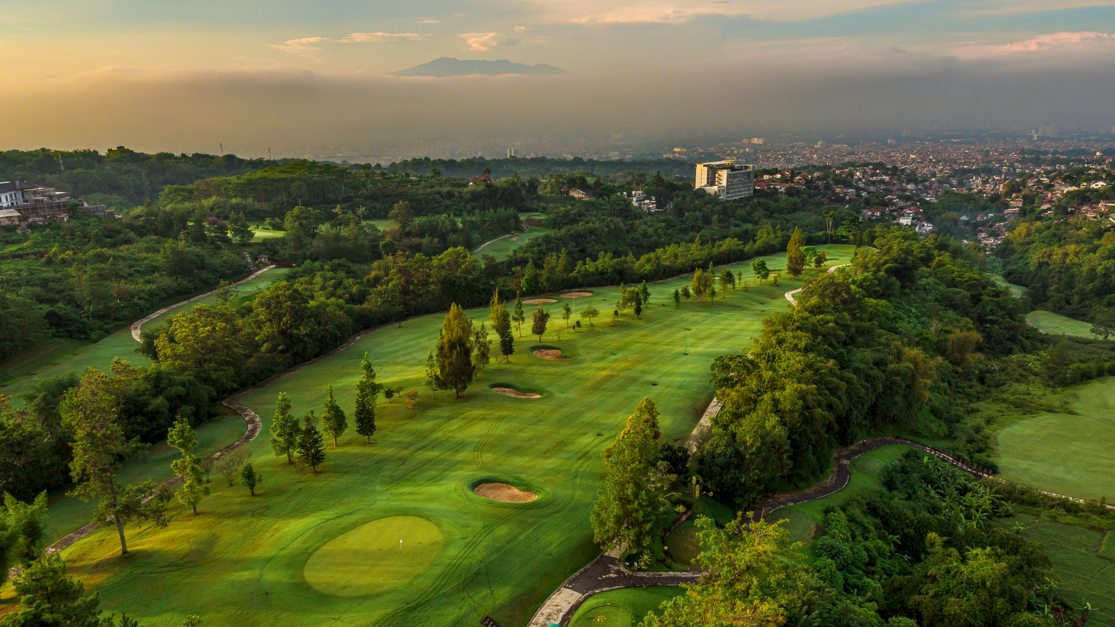 INTERCONTINENTAL BANDUNG DAGO PAKAR 46/50