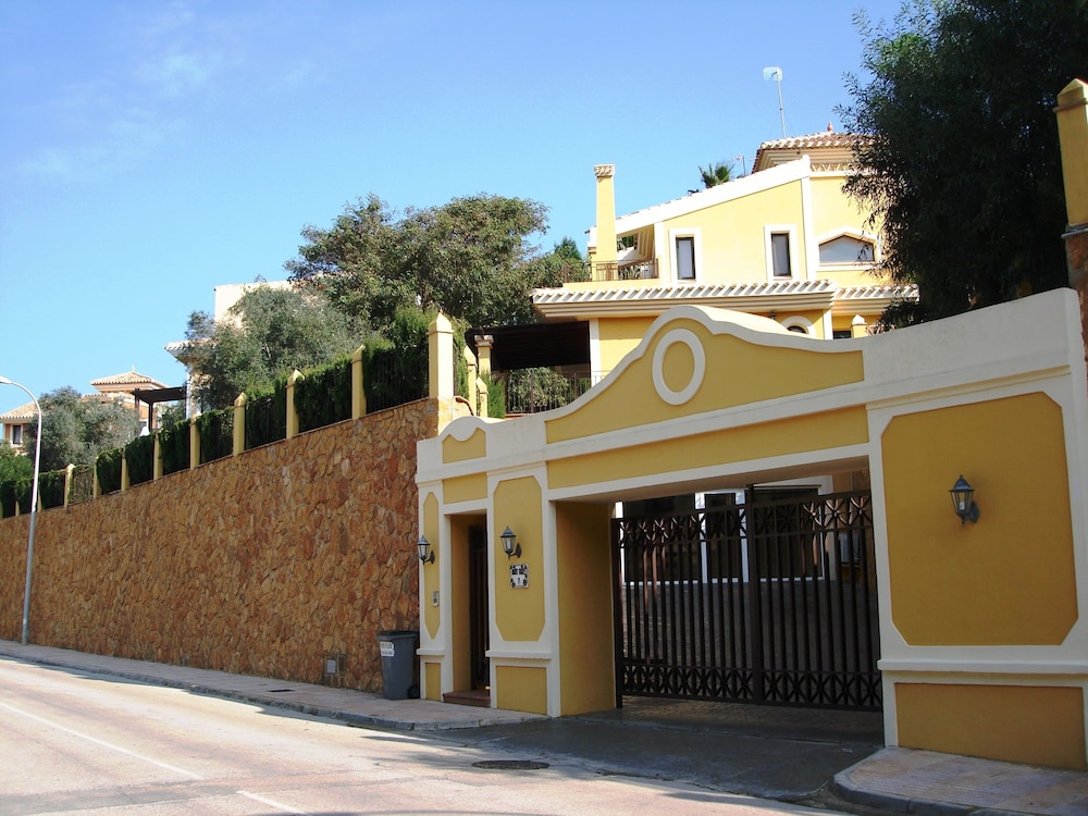 Montemares Golf Luxury Apartments 1/50