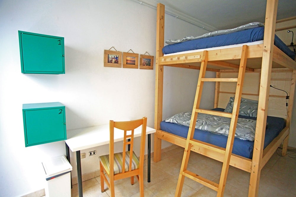 Avocado Surf Hostel 31/50