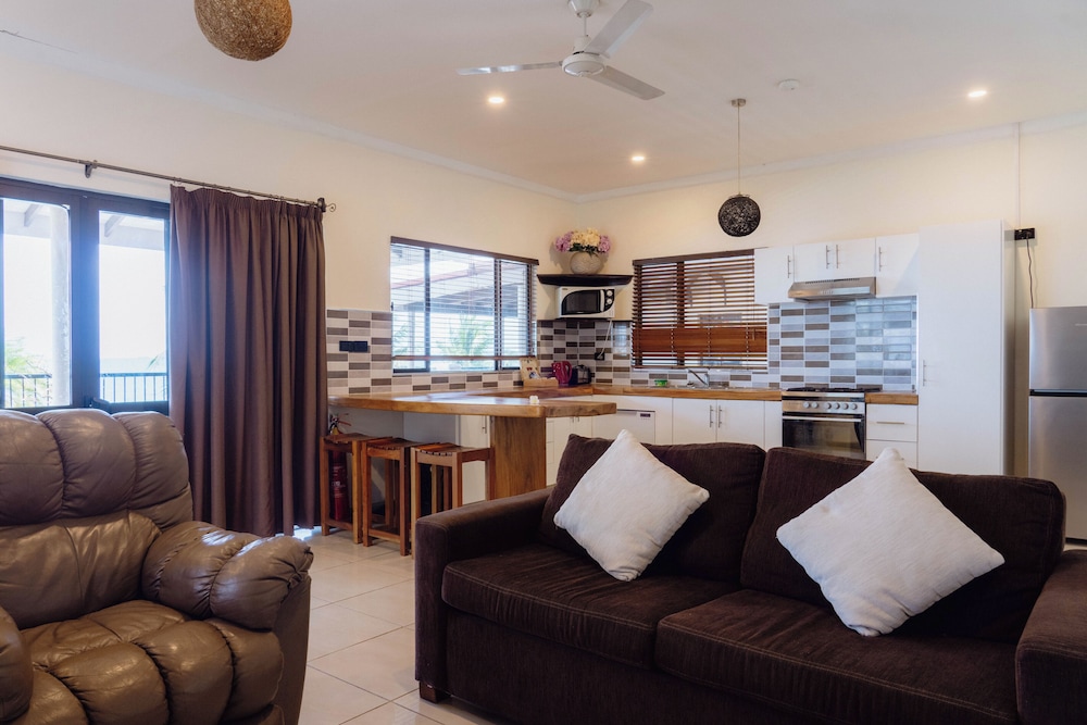Smugglers Cove Beach Resort and Hotel 26/50