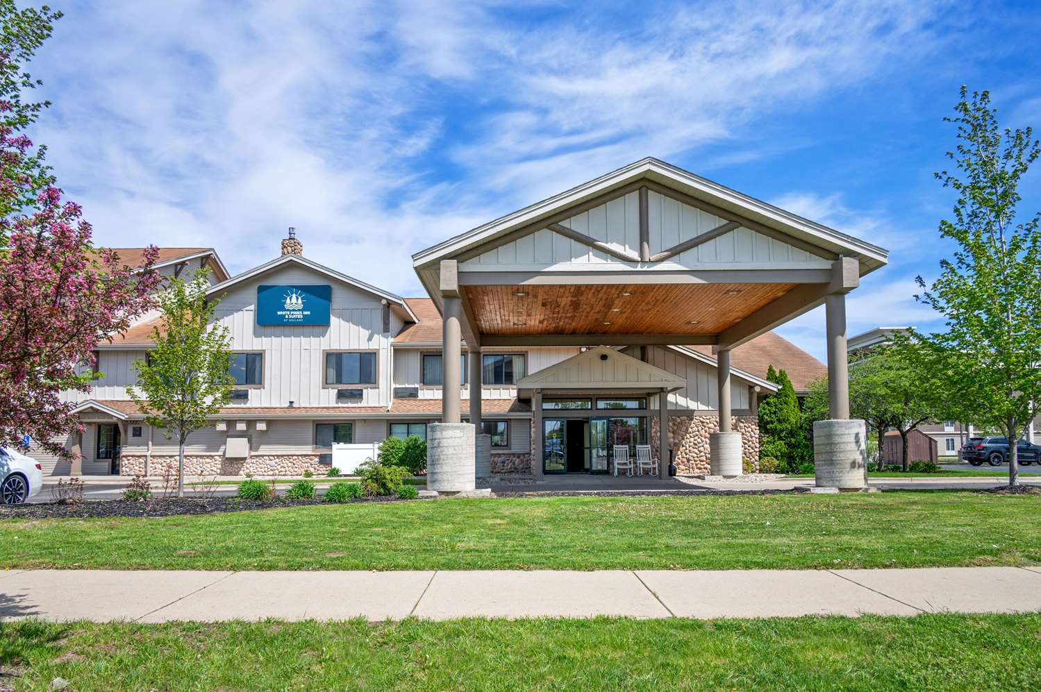 White Pines Inn & Suites of Holland 47/48