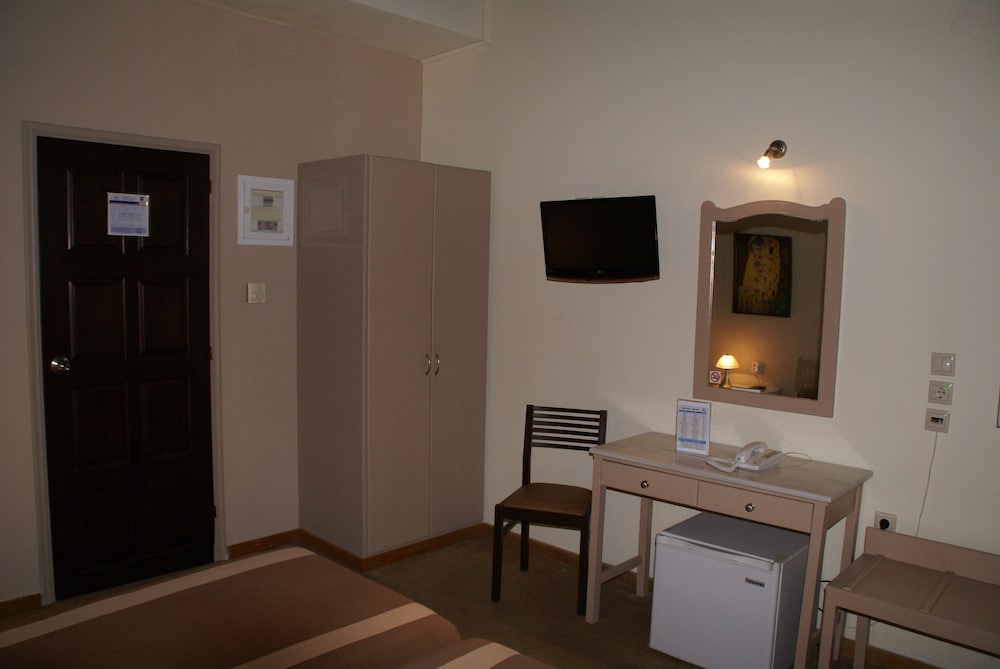 Yria Hotel 41/78