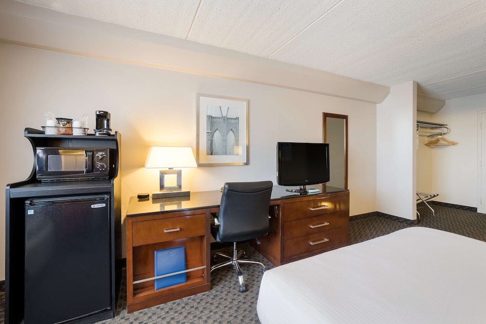 Riverfront Inn Marinette 12/43