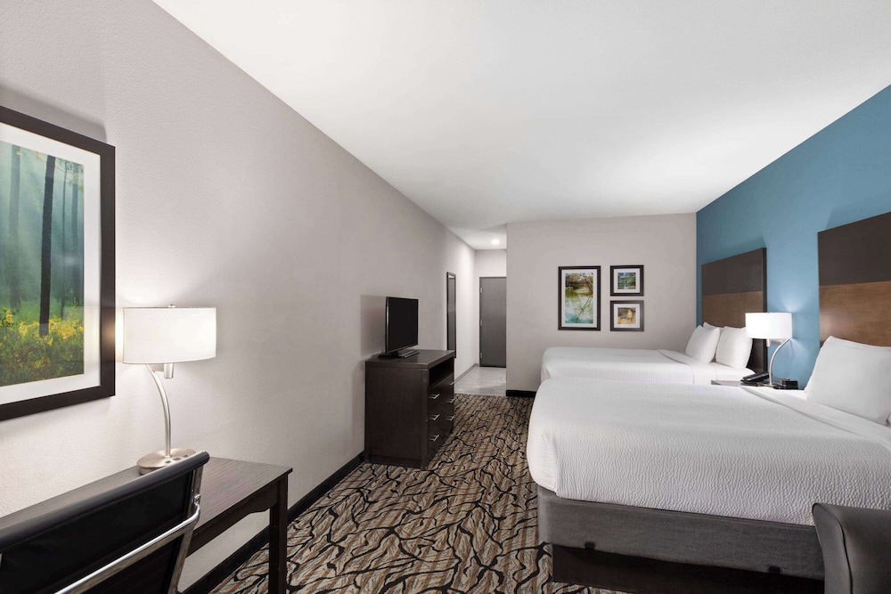 La Quinta Inn and Suites by Wyndham Cullman 16/46