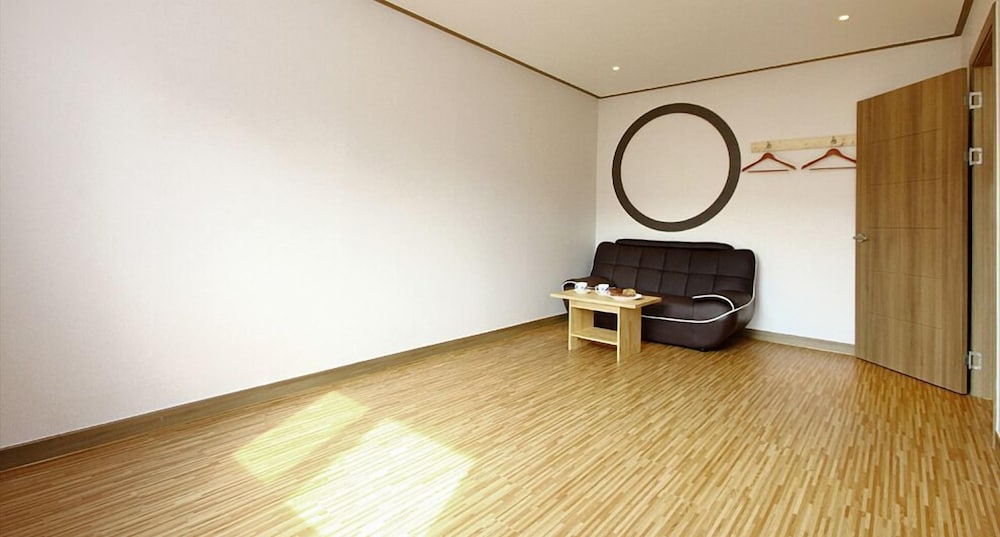 Traum Hotel &amp; Condo 36/55