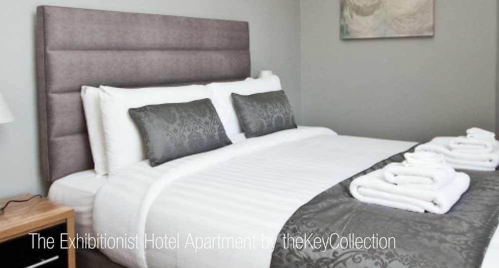 THE EXHIBITIONIST HOTEL 24/69
