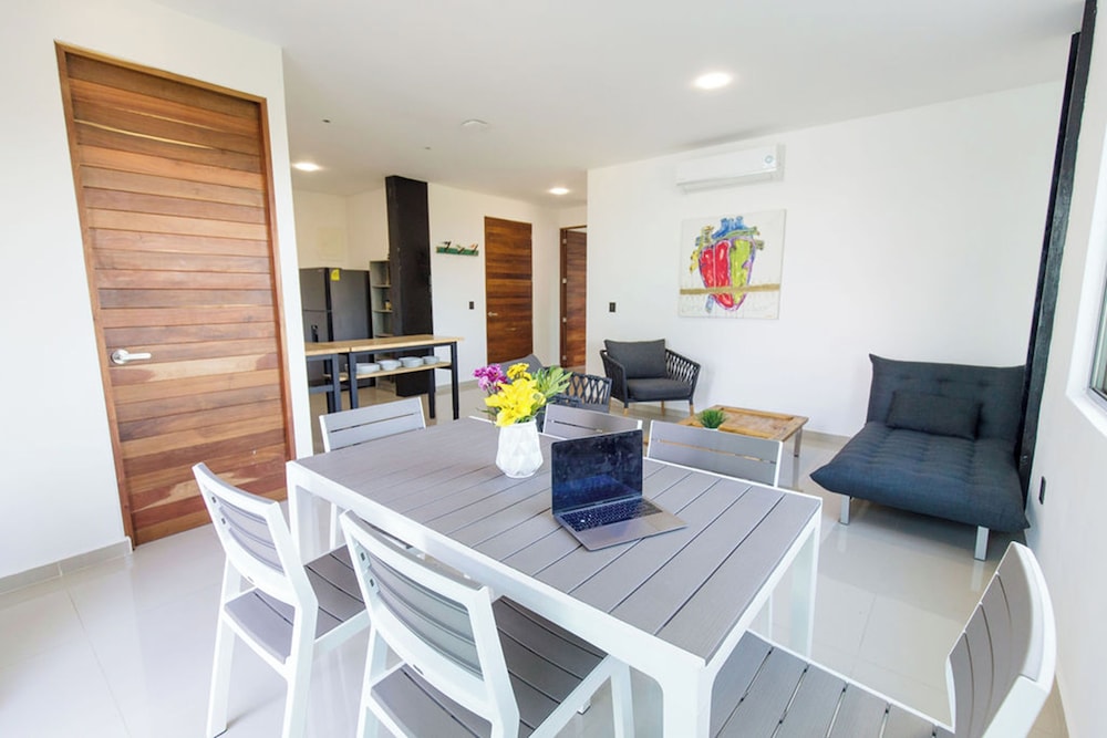 Angelina 28 Beachfront by Nah Hotels 33/53