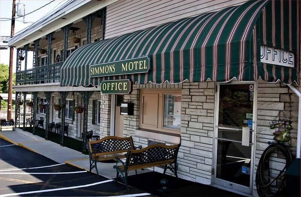 Simmons Motel 7/74