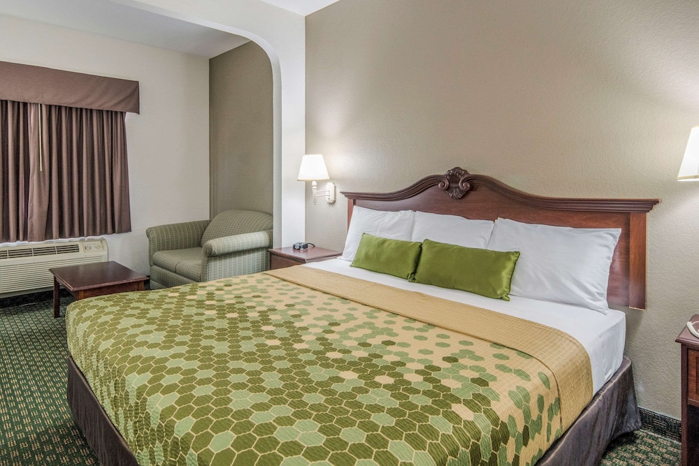 Econo Lodge Weatherford 13/33
