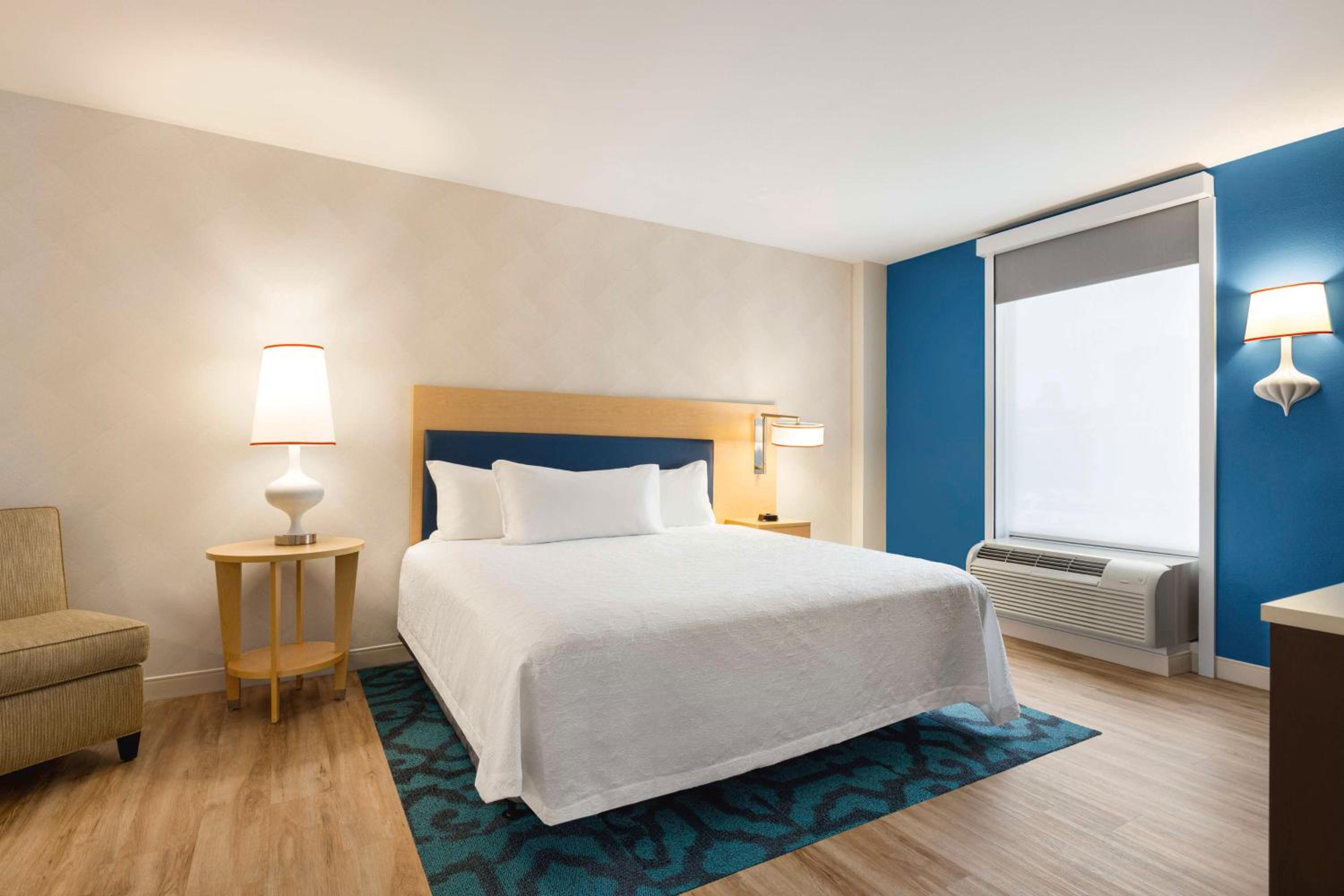 جناح بسرير كينج بغرفة نوم واحدة مع أريكة، Home2 Suites by Hilton New York Long Island City/ Manhattan View 2/4