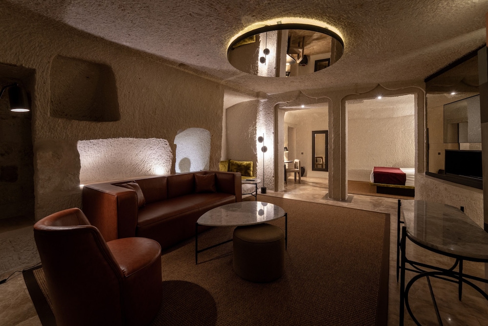 Artemis Cave Suites 40/64