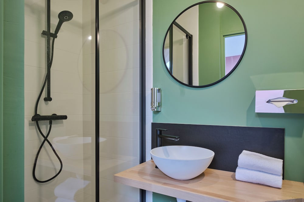 LOGIS BEAUJOIRE HOTEL 32/37