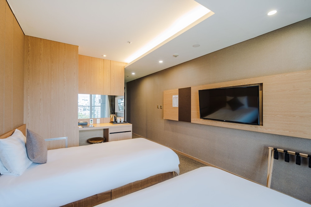 Hotel Bridge Seogwipo 13/50
