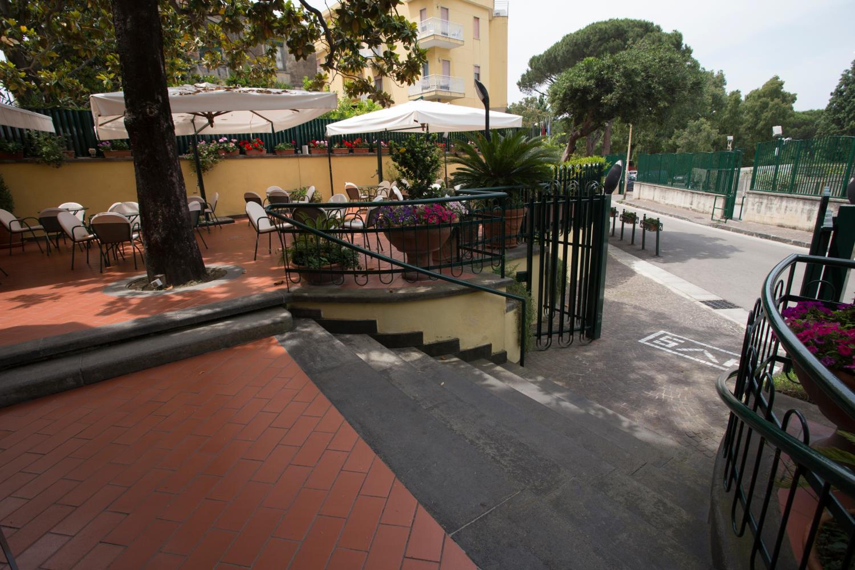 Hotel Villa Serena 40/51