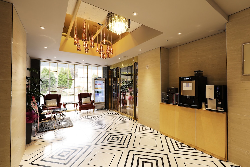 Tower Palace Tourist Hotel 8/50