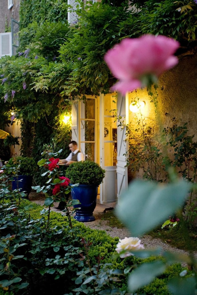 HOTEL LA ROSERAIE 46/50