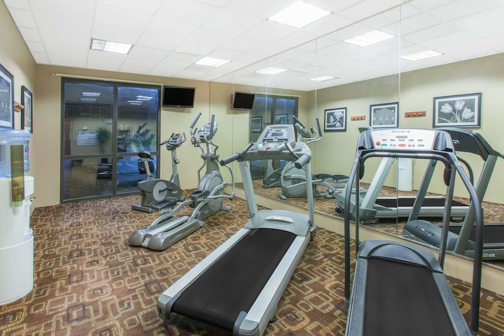 Hawthorn Suites By Wyndham Midwest City Tinker Afb 26/45