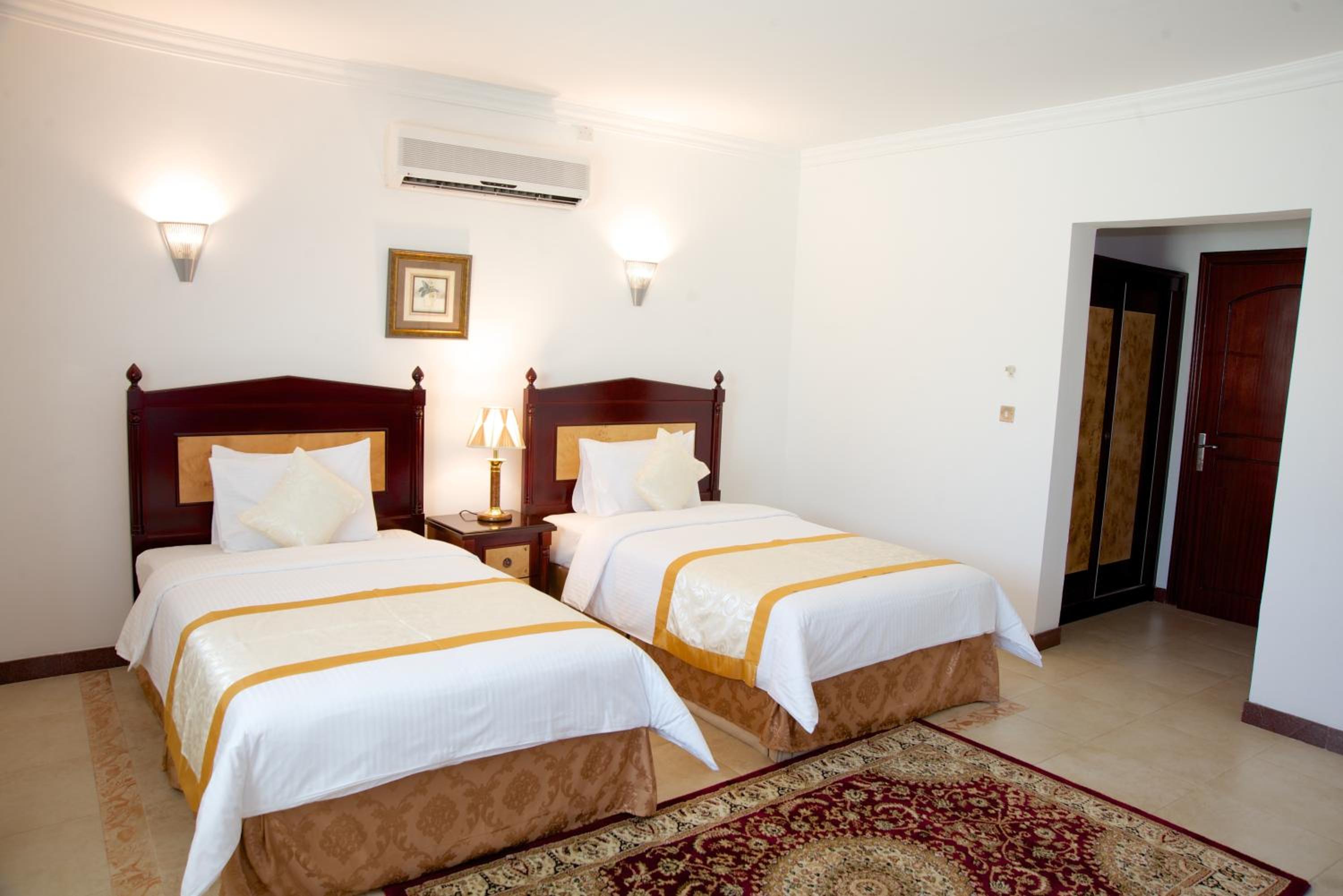 2 Bedrooms, Chalet