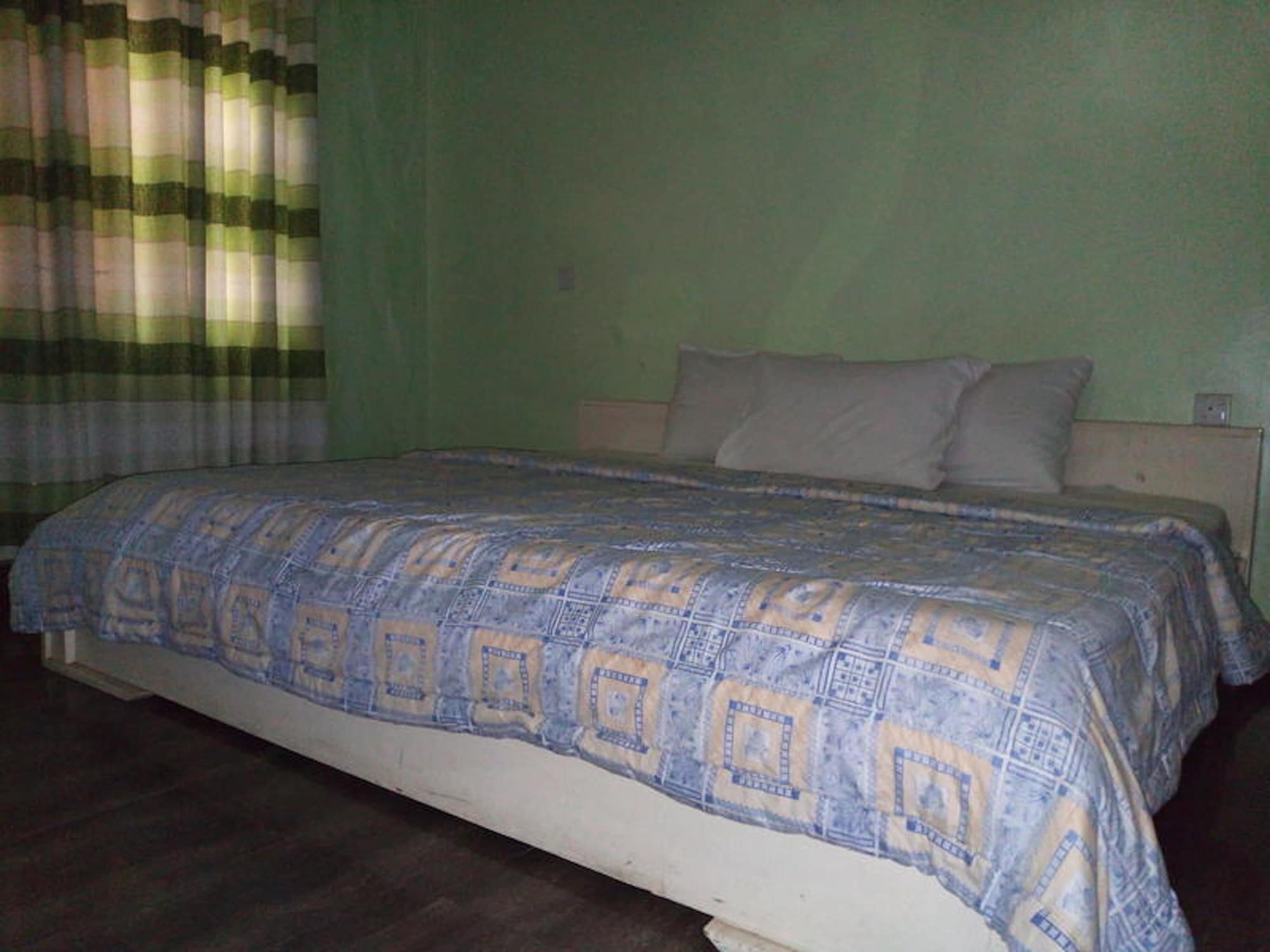 COMFORT, SUITE, QUEEN BED