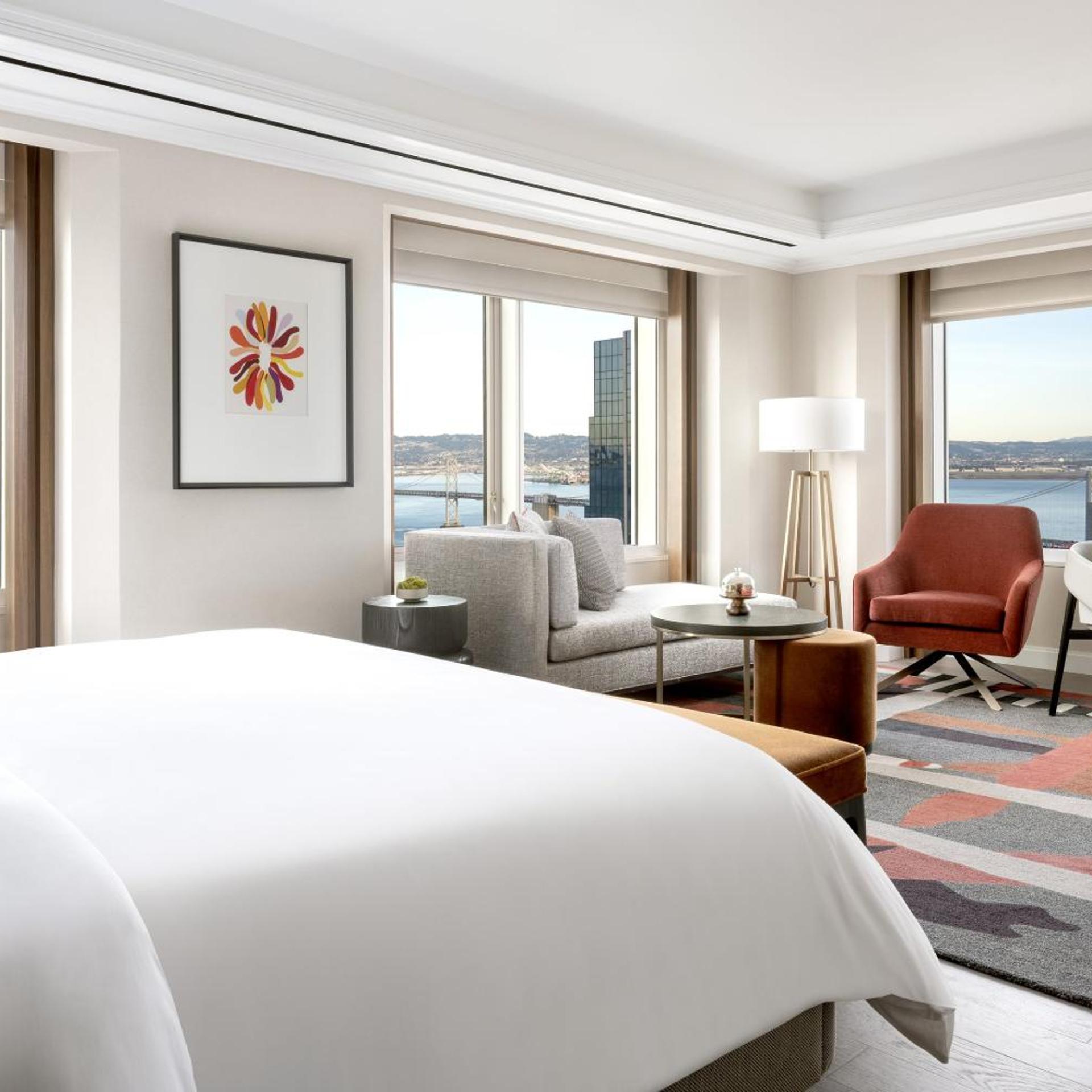 Suite, King Bed, Bay View, Corner