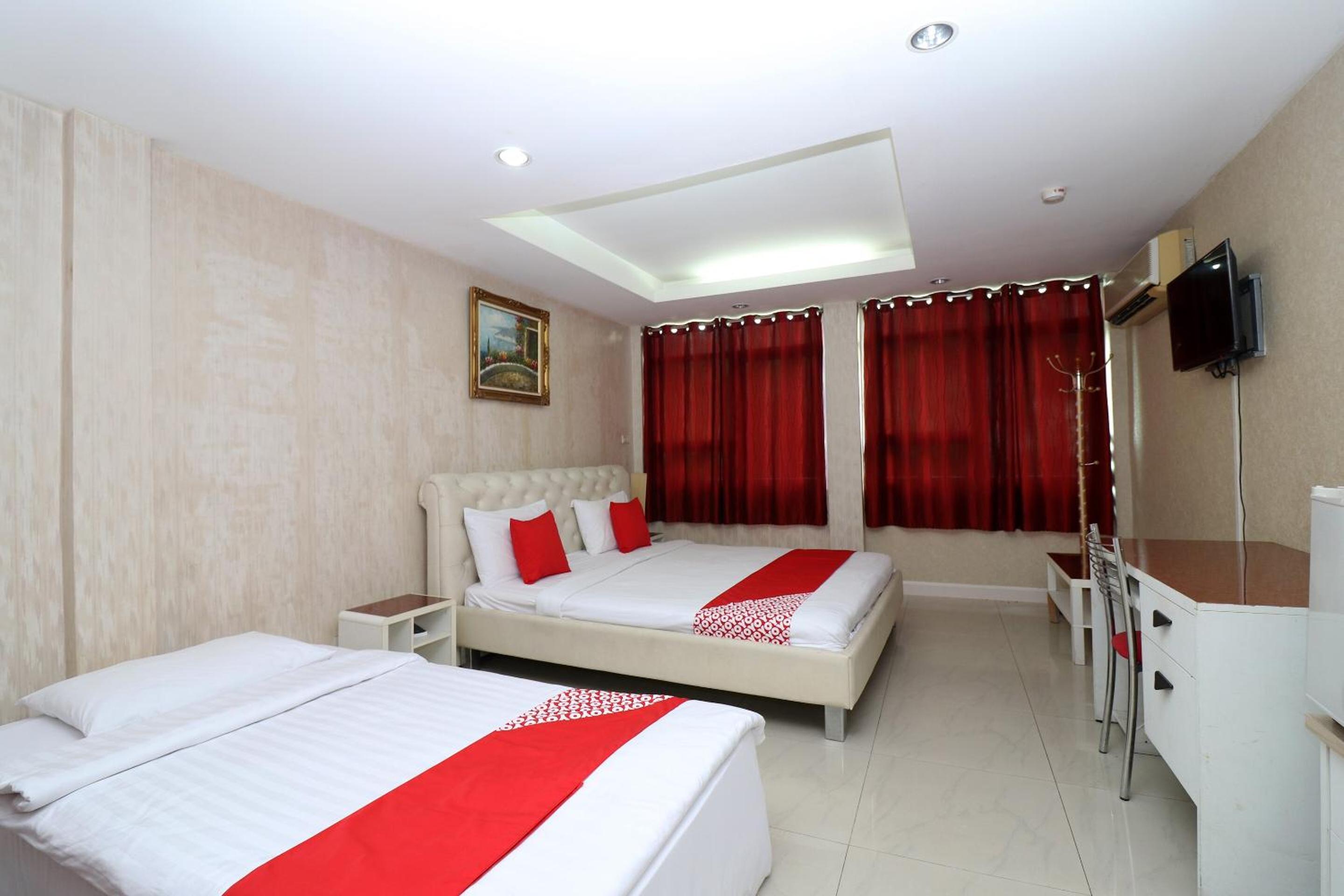 ROOM, TRIPLE