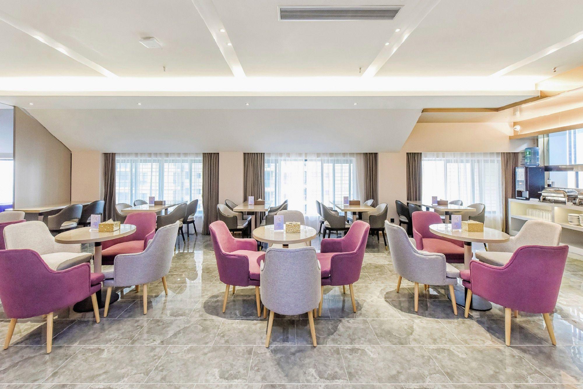 Lifeng Hotel (Chongqing Bishan Light Rail Station Store) 23/31