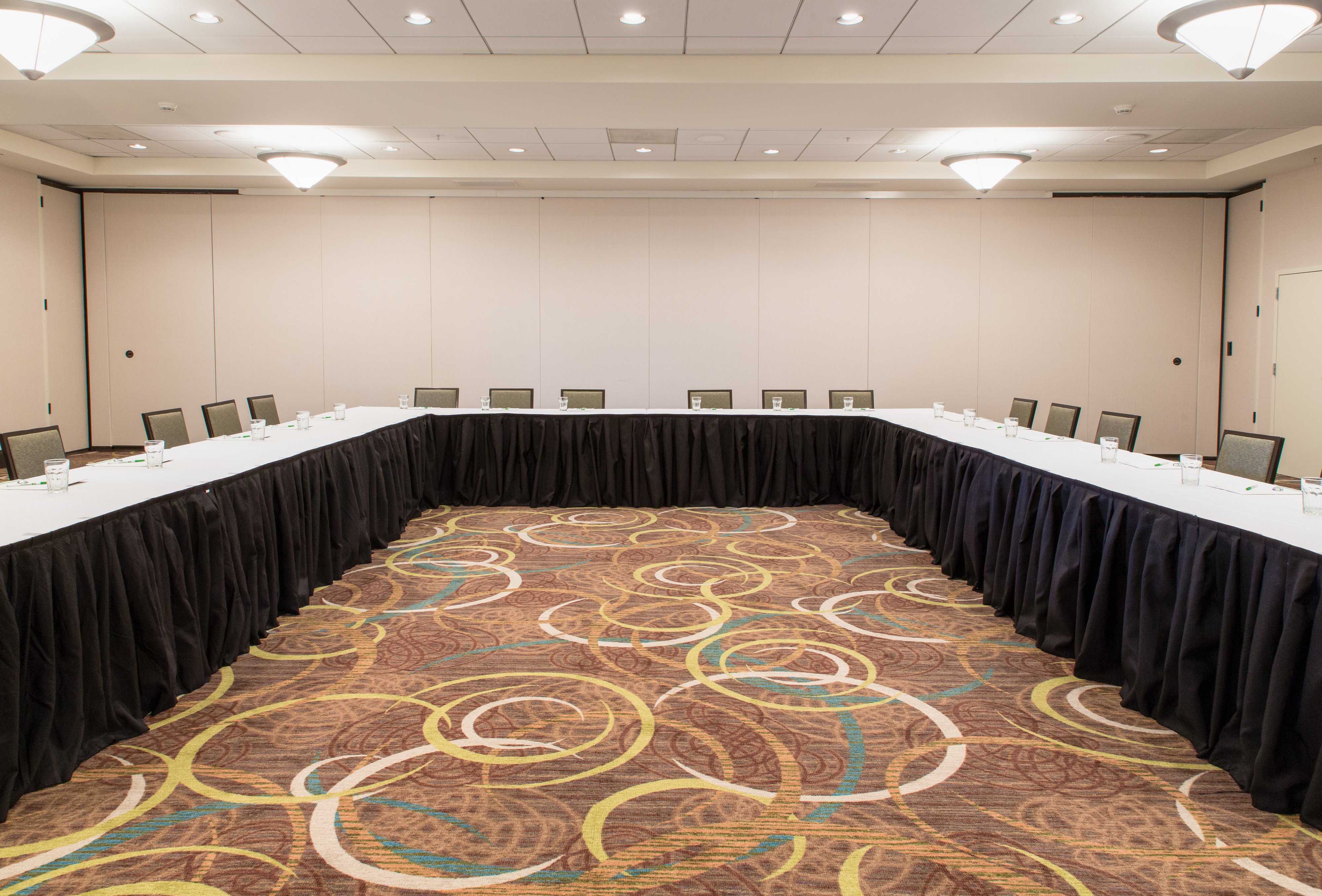 Holiday Inn Hotel Suites Bloomington Airport 42/50